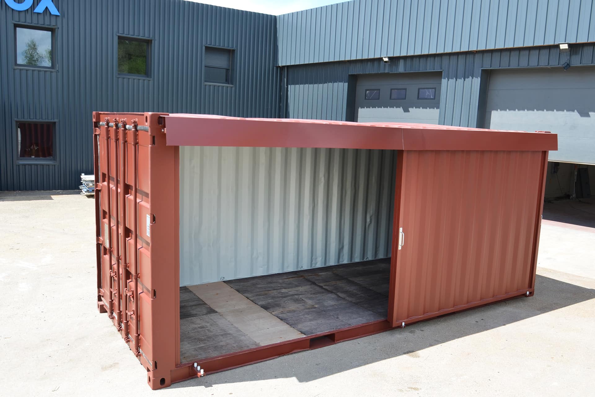 Upcycling container, remise en état d'un 20 pieds, container avec porte coulissante, adapter une surface de stockage