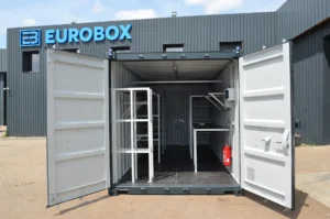 Container maritimes 20 pieds premiers voyage gris anthracite avec étagère et rangement réalisation Eurobox