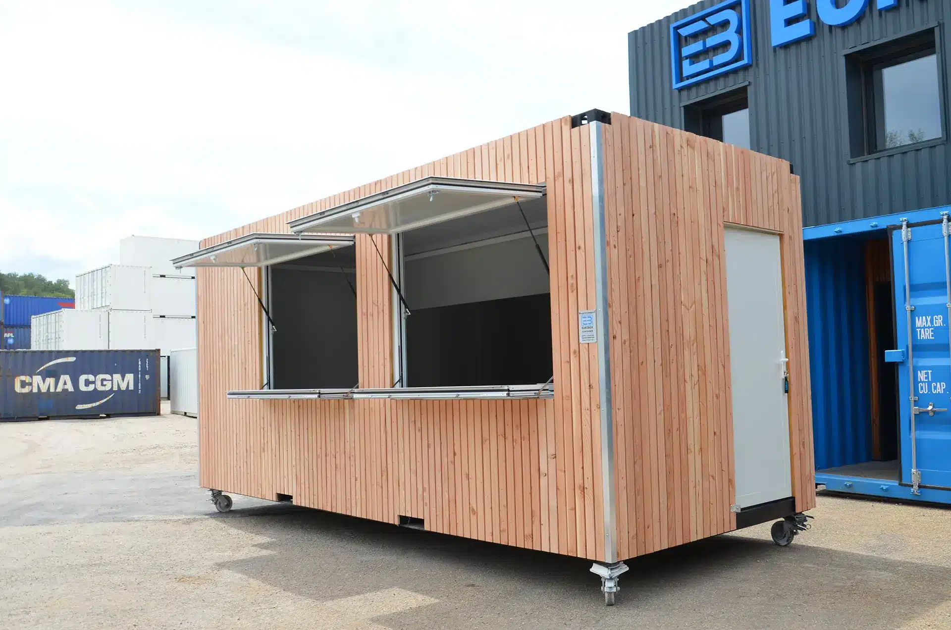Bungalow avec bardage bois , habillage d'un module bungalow, achat bungalow à Lyon Eurobox